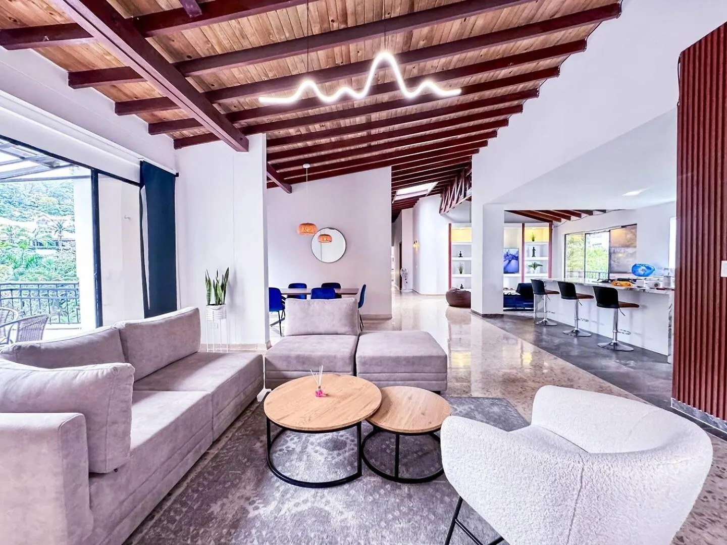 דירות מדיין 3Br 240 M Ac Pool El Tesoro 0*,  קולומביה